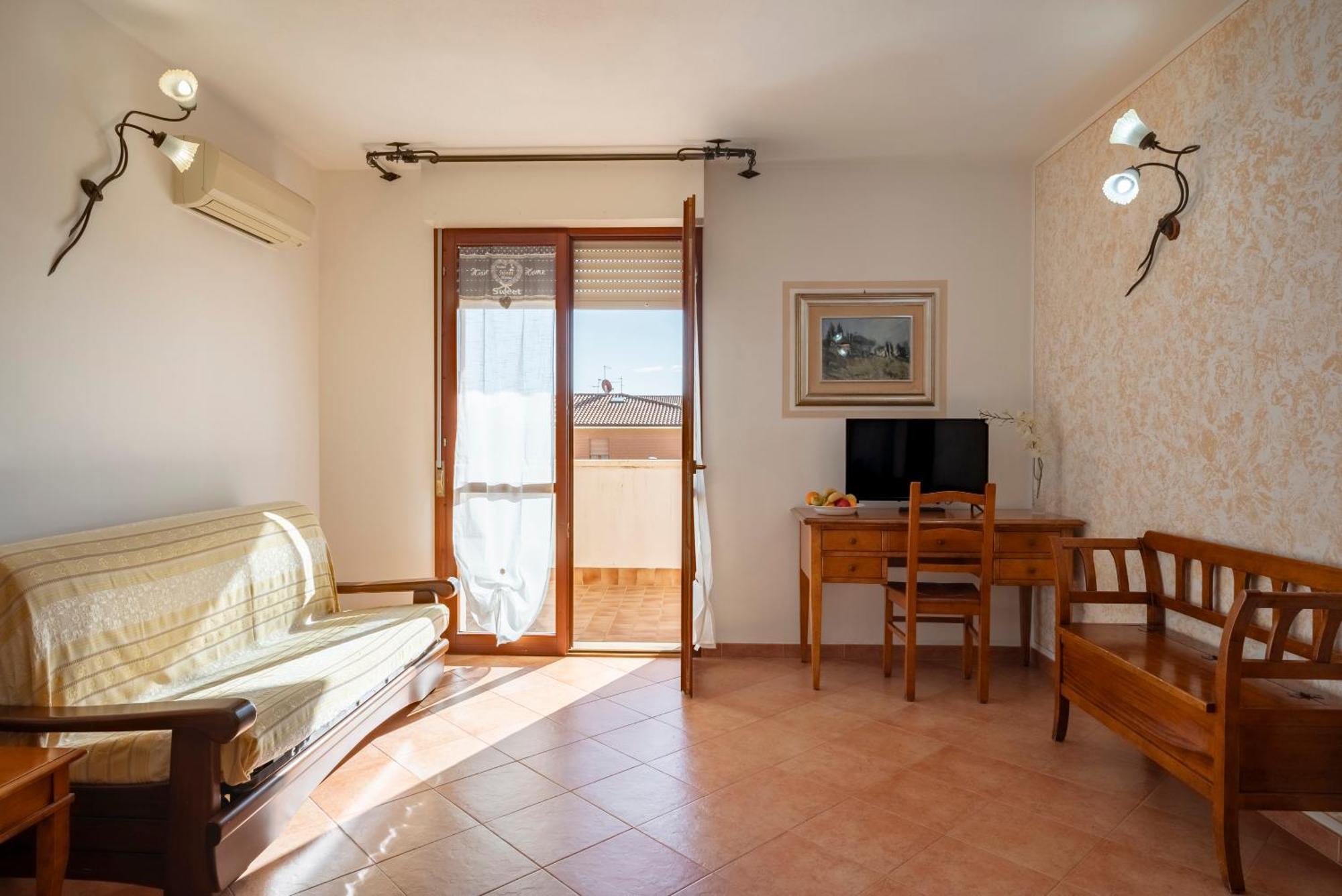 Lola Piccolo Hotel E Appartamenti Marina di Grosseto Exterior photo