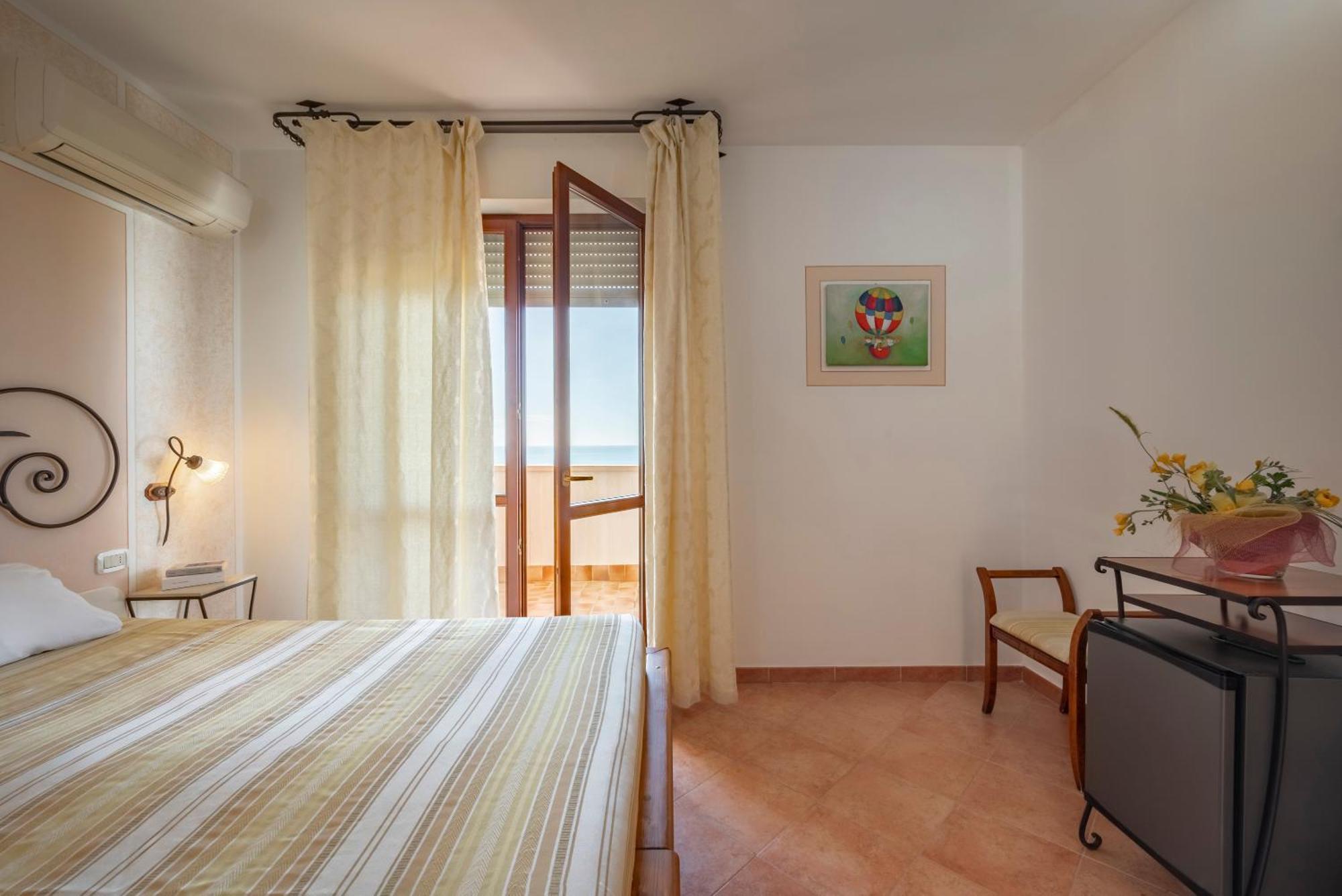 Lola Piccolo Hotel E Appartamenti Marina di Grosseto Exterior photo