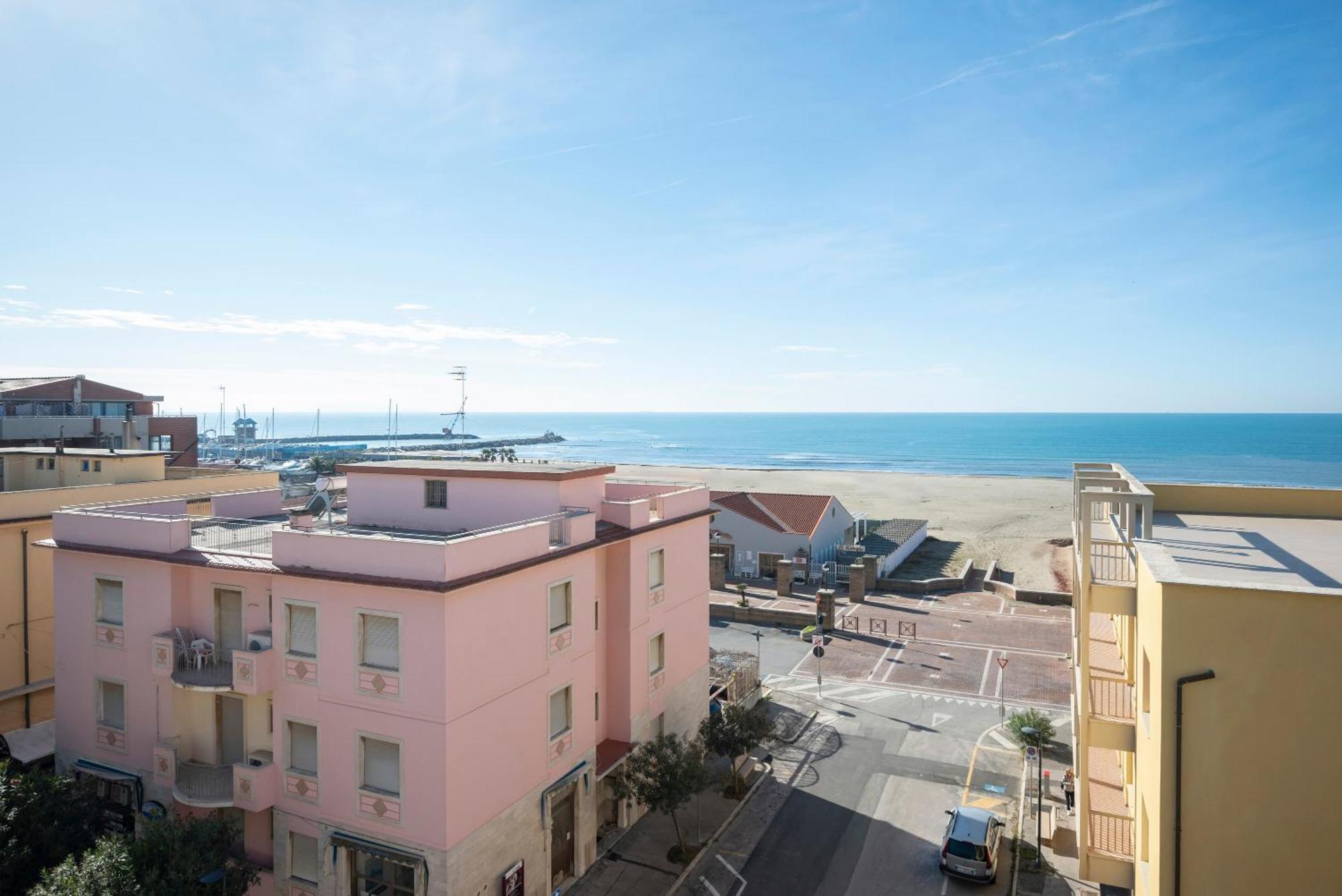 Lola Piccolo Hotel E Appartamenti Marina di Grosseto Exterior photo
