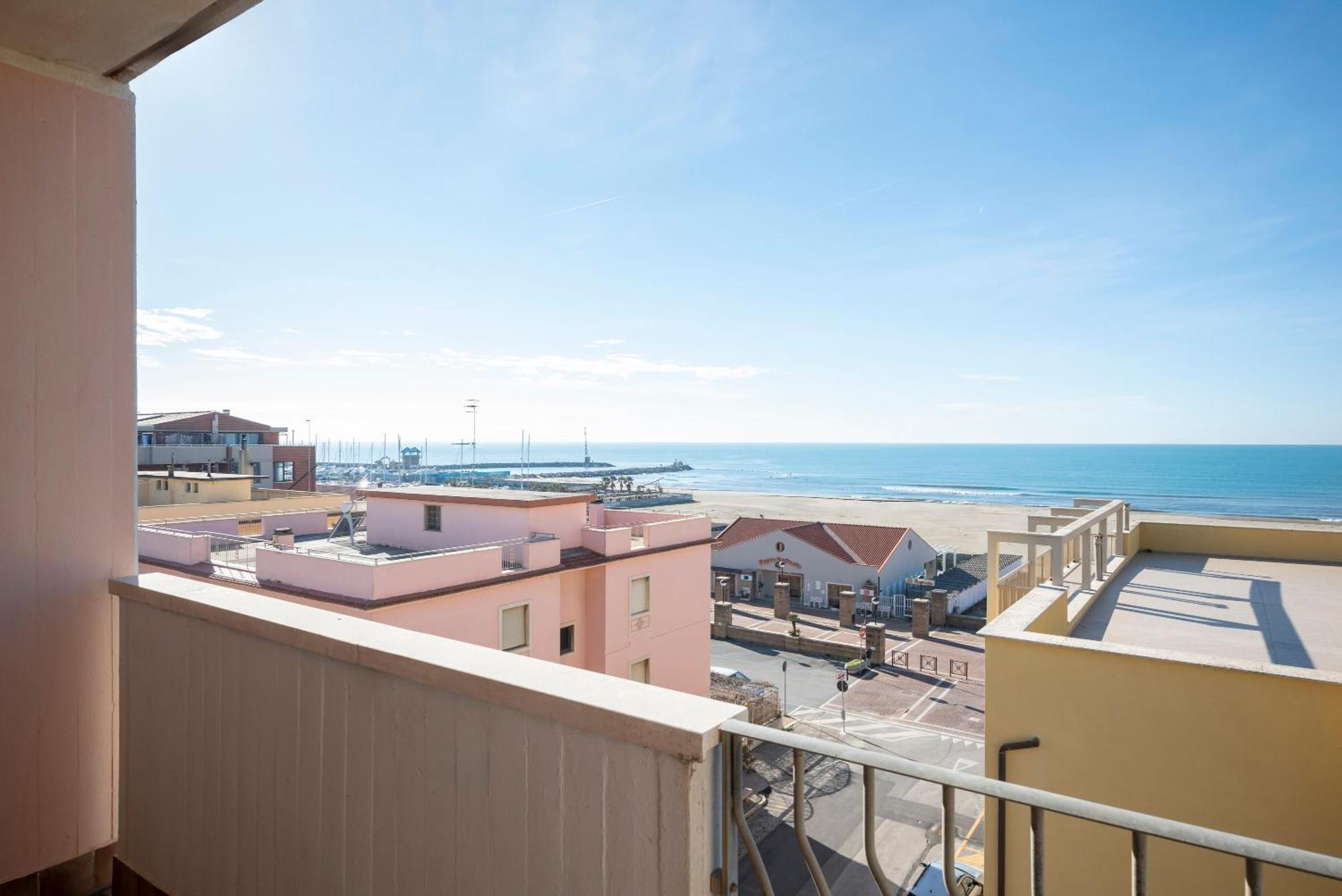 Lola Piccolo Hotel E Appartamenti Marina di Grosseto Exterior photo