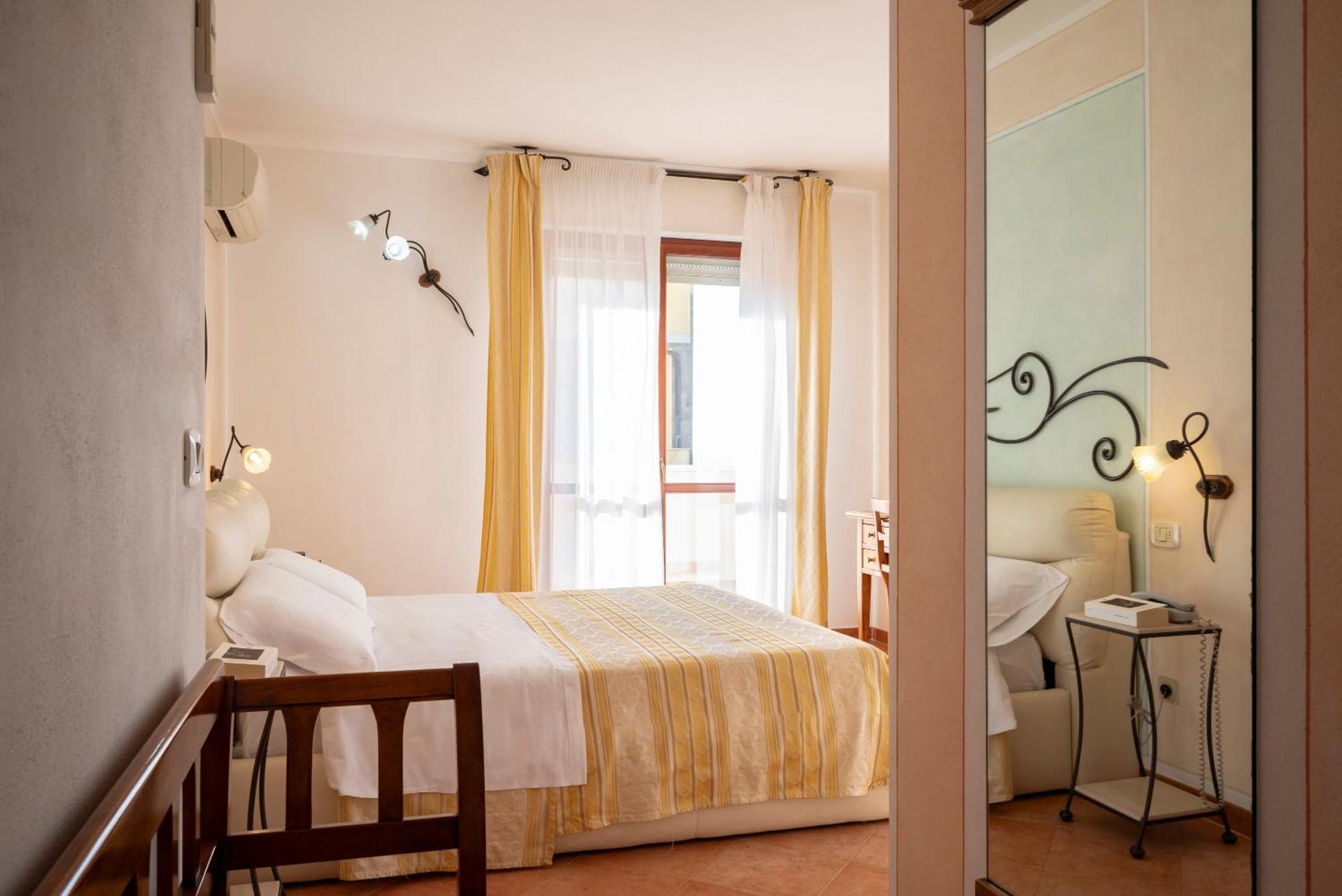 Lola Piccolo Hotel E Appartamenti Marina di Grosseto Exterior photo