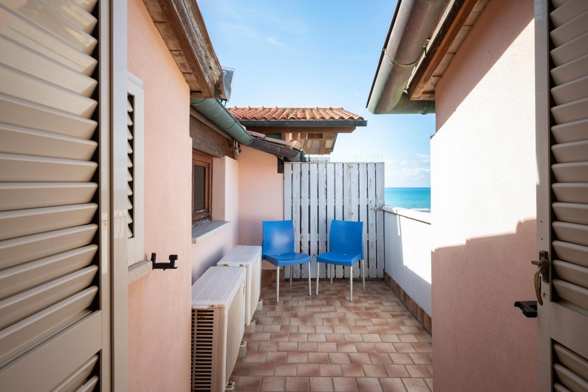 Lola Piccolo Hotel E Appartamenti Marina di Grosseto Exterior photo