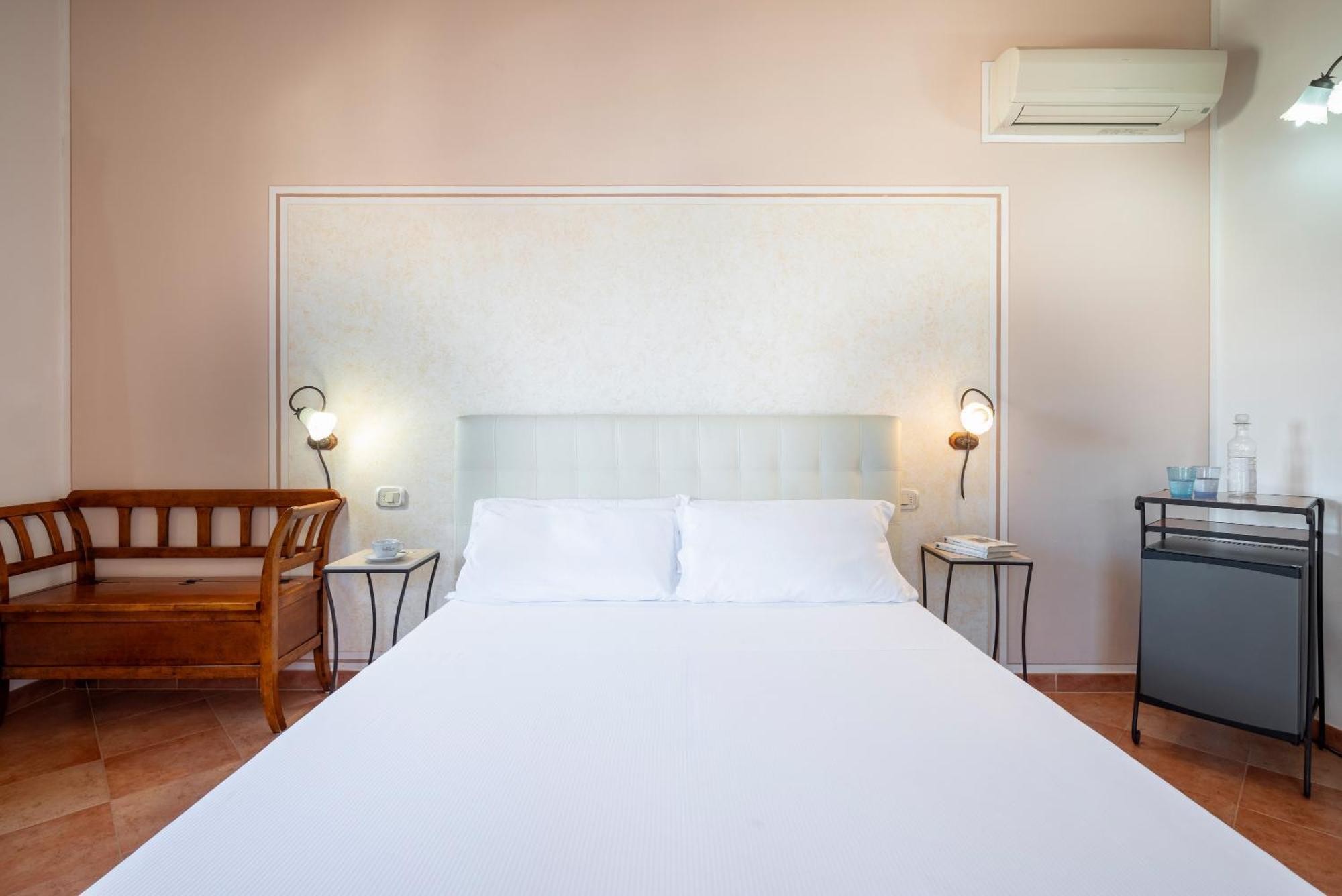 Lola Piccolo Hotel E Appartamenti Marina di Grosseto Exterior photo